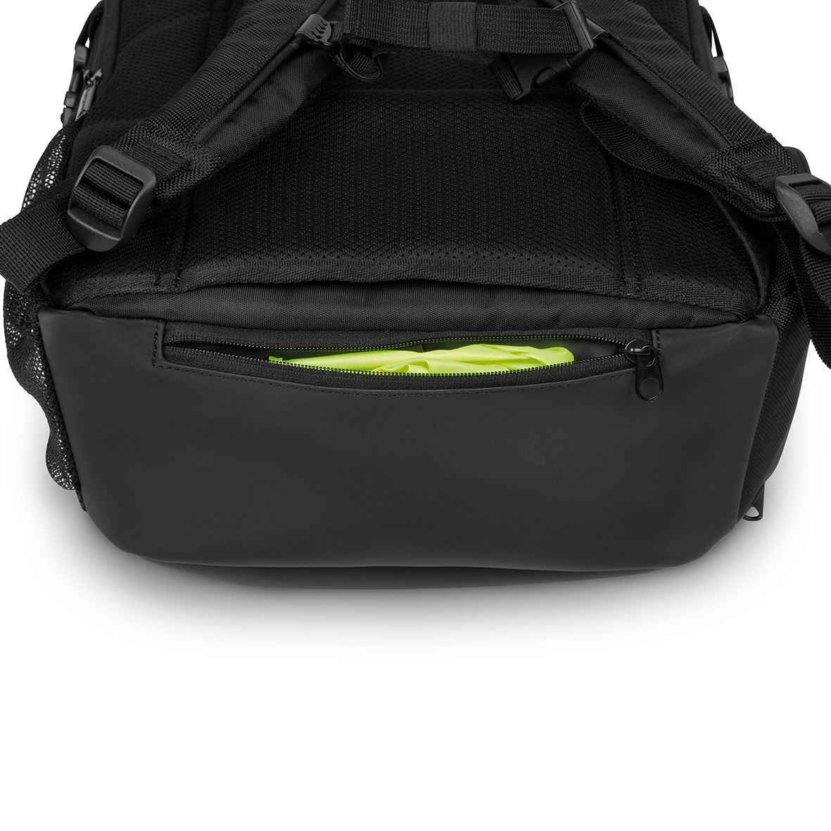 Targus Strike 17.3" Gaming Laptop Backpack – image 5