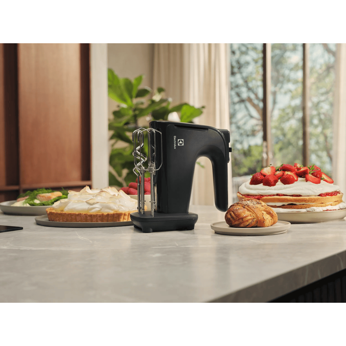Electrolux EHM4B Hand mixer – image 7