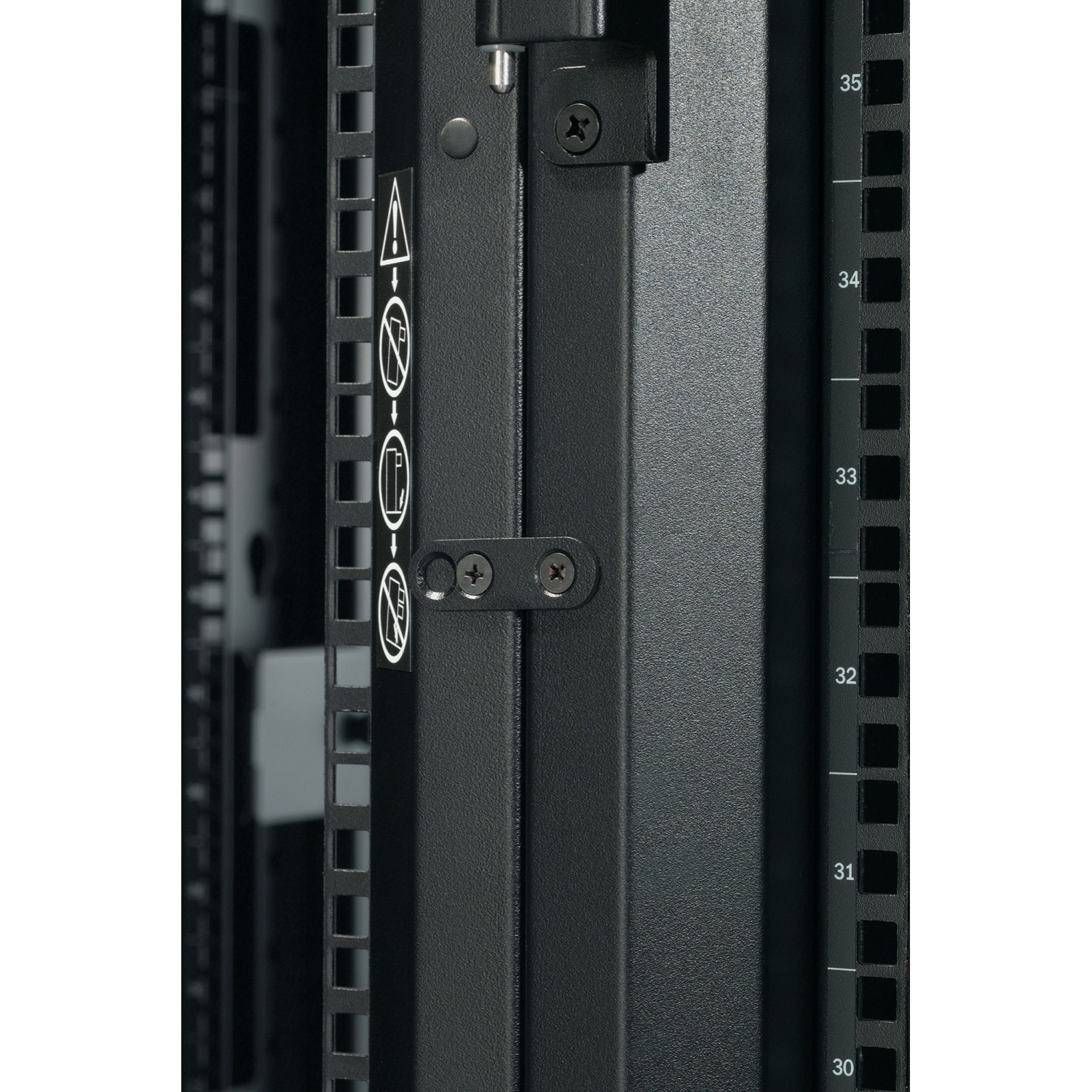 APC NetShelter SX, Server Rack Enclosure, 42U, Black, 1991.4H x 750W x 1070D mm. Type: Freestanding rack, Rack capacity: 4