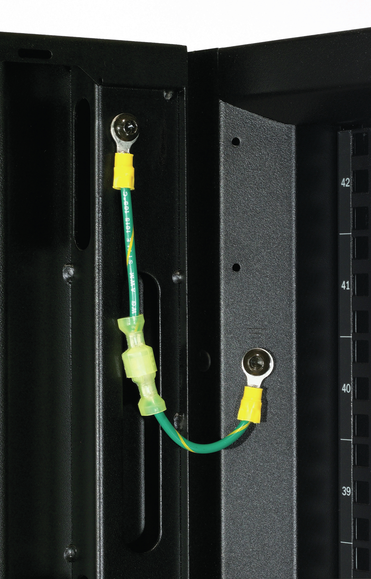 APC NetShelter SX, Server Rack Enclosure, 42U, Black, 1991.4H x 750W x 1070D mm. Type: Freestanding rack, Rack capacity: 4