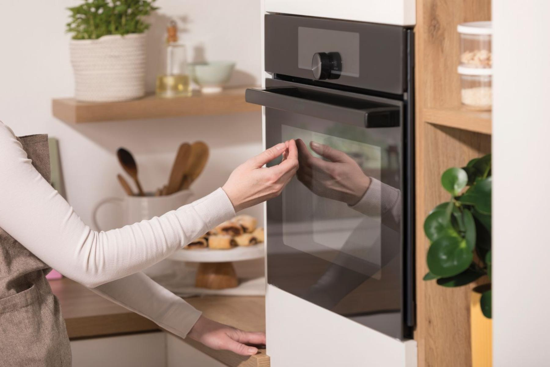 Gorenje Kombinera bekvämlighet och mångsidighet med Gorenjes kombimikrovågsugnar, perfekta för bakning, grillning och snabb uppvärmning med snygg, platsbesparan – image 9