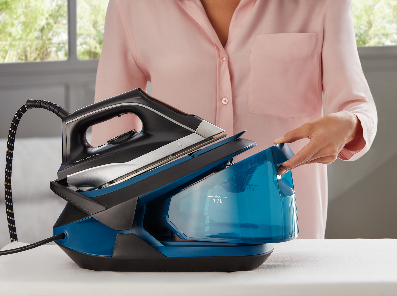 Rowenta VR8322 Pump-driven steam ironing station – image 7