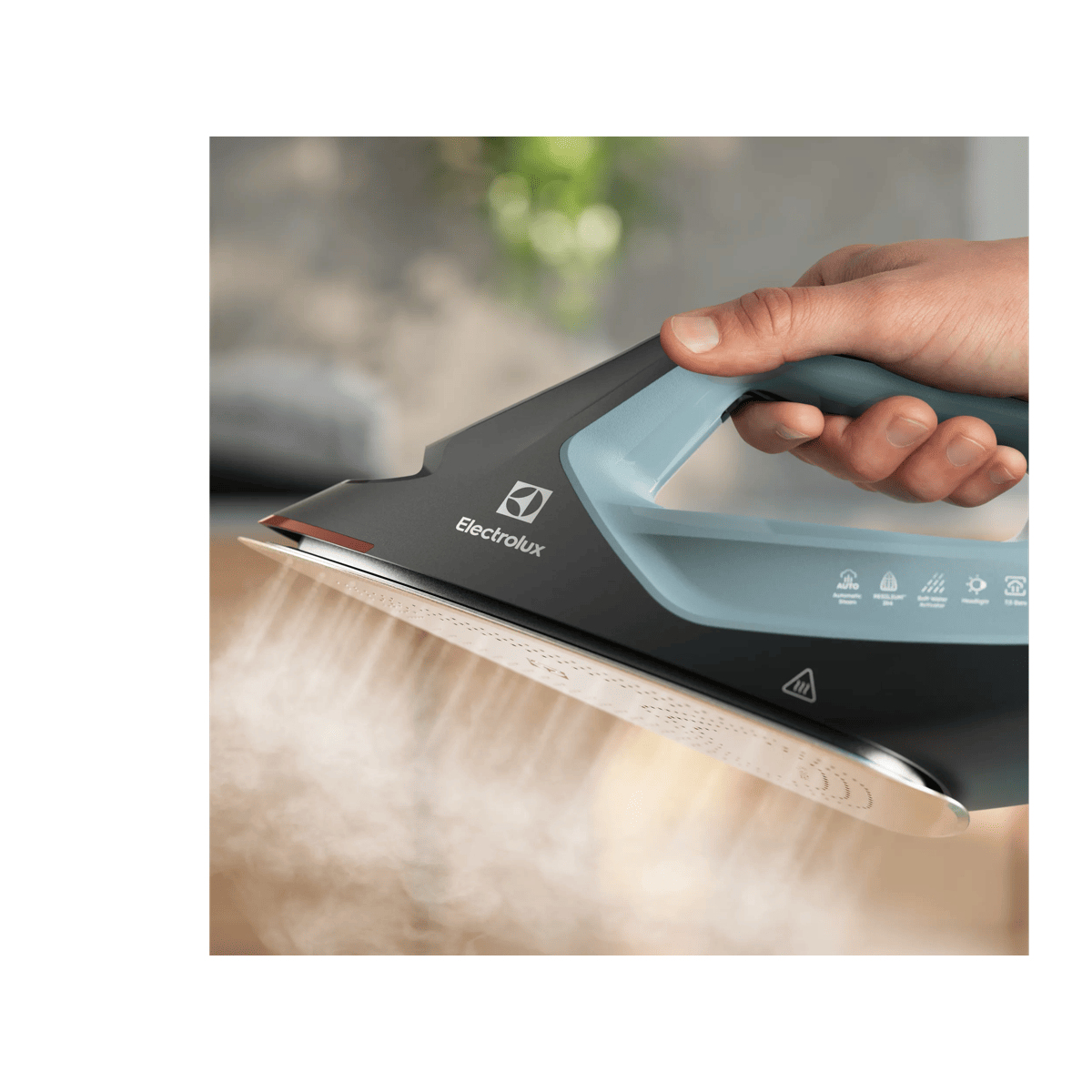 Electrolux E8ST2-8OG 2400 W 1.2 L RESILIUM soleplate Green – image 3