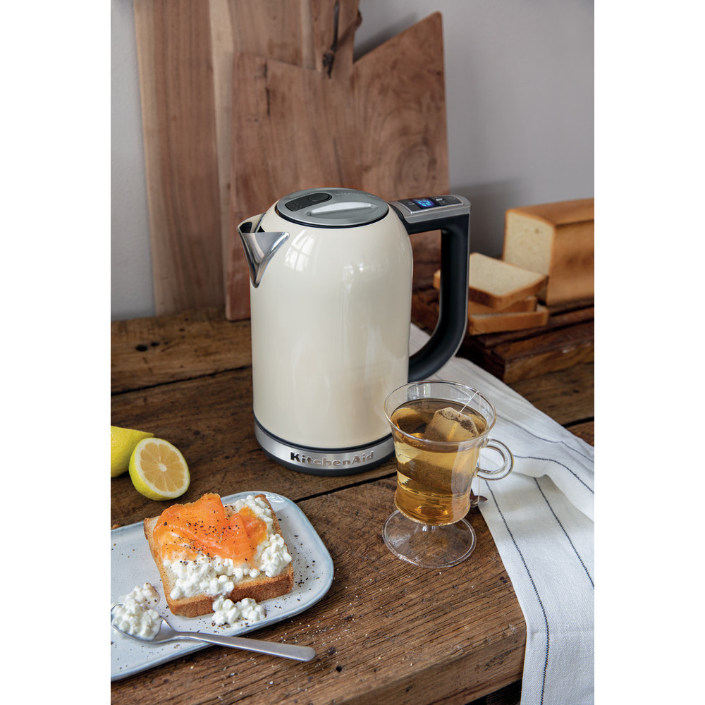KitchenAid 5KEK1722BAC electric kettle – image 4