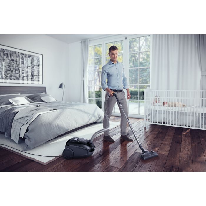 Electrolux EUSC62-EB 3.5 L Cylinder vacuum Dry 700 W Dust bag – image 3