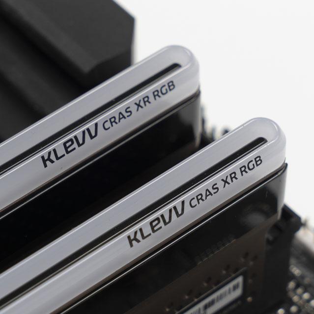 Klevv 8GB CRAS XR RGB GAMING RAM MODULE DDR4 4266MT/s PC4-34100 UNBUFFERED NON-ECC