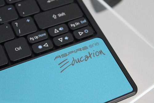 Acer Aspire One E100 Intel Atom® N550 Netbook – image 2