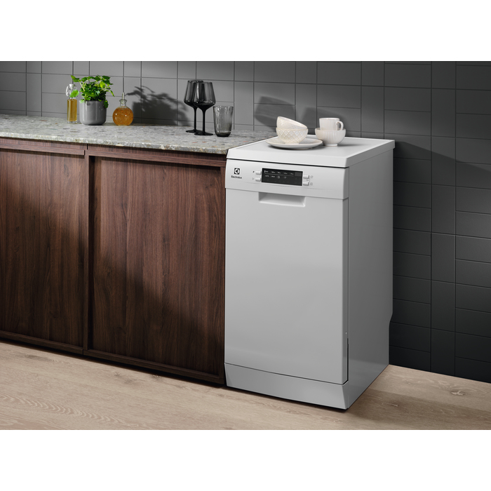 Electrolux ESG62300SW Freestanding 9 place settings – image 3