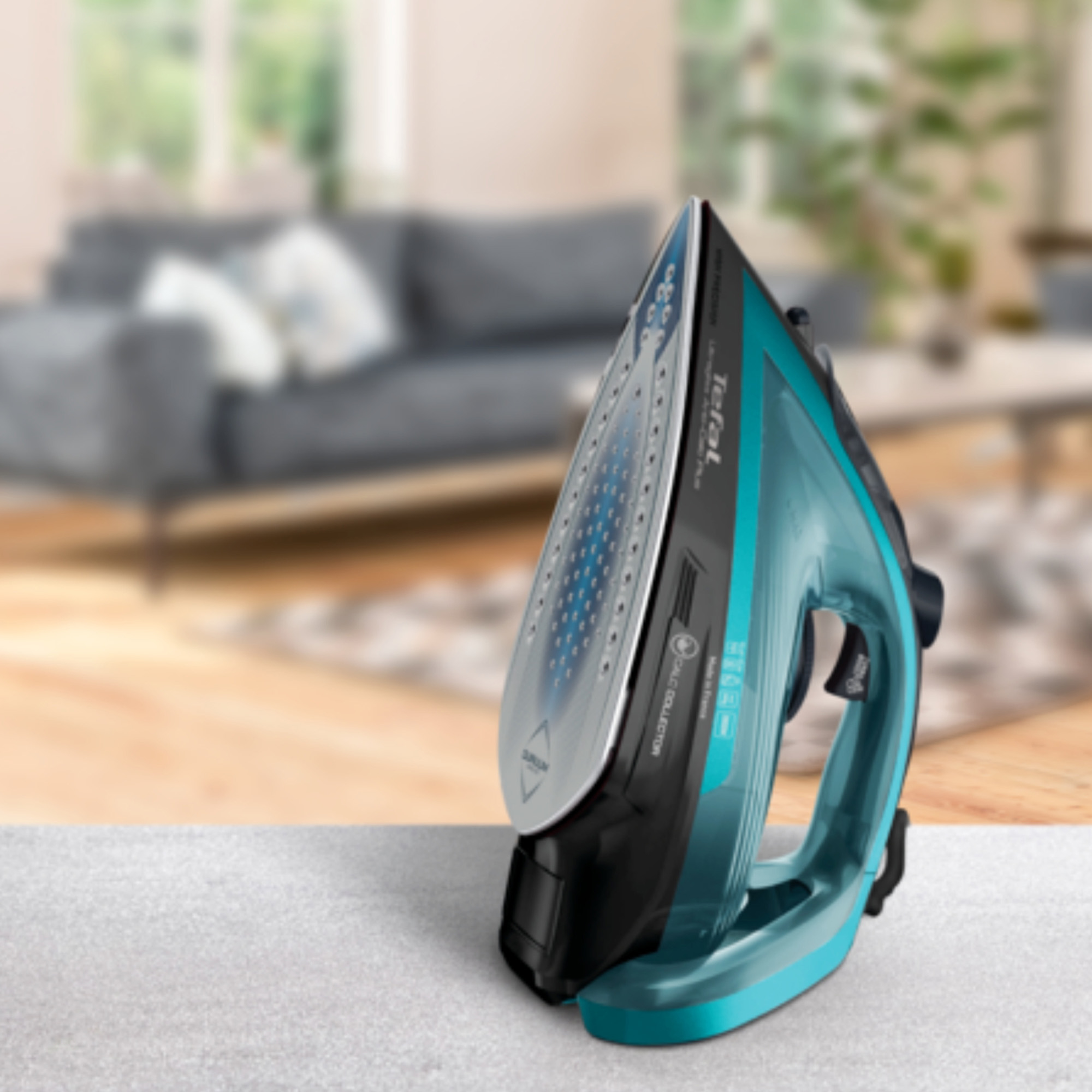 Tefal FV6848G0 iron Steam iron Durilium Airglide soleplate – image 2