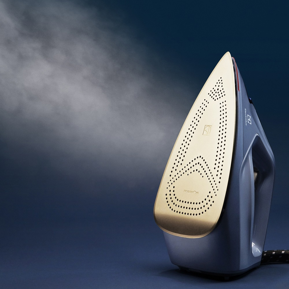 Electrolux E8ST16DBM steam ironing station – image 9