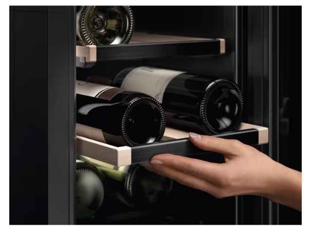Electrolux WKU30SSP Thermoelectric wine cooler Built-in Black 18 bottle(s) – image 6