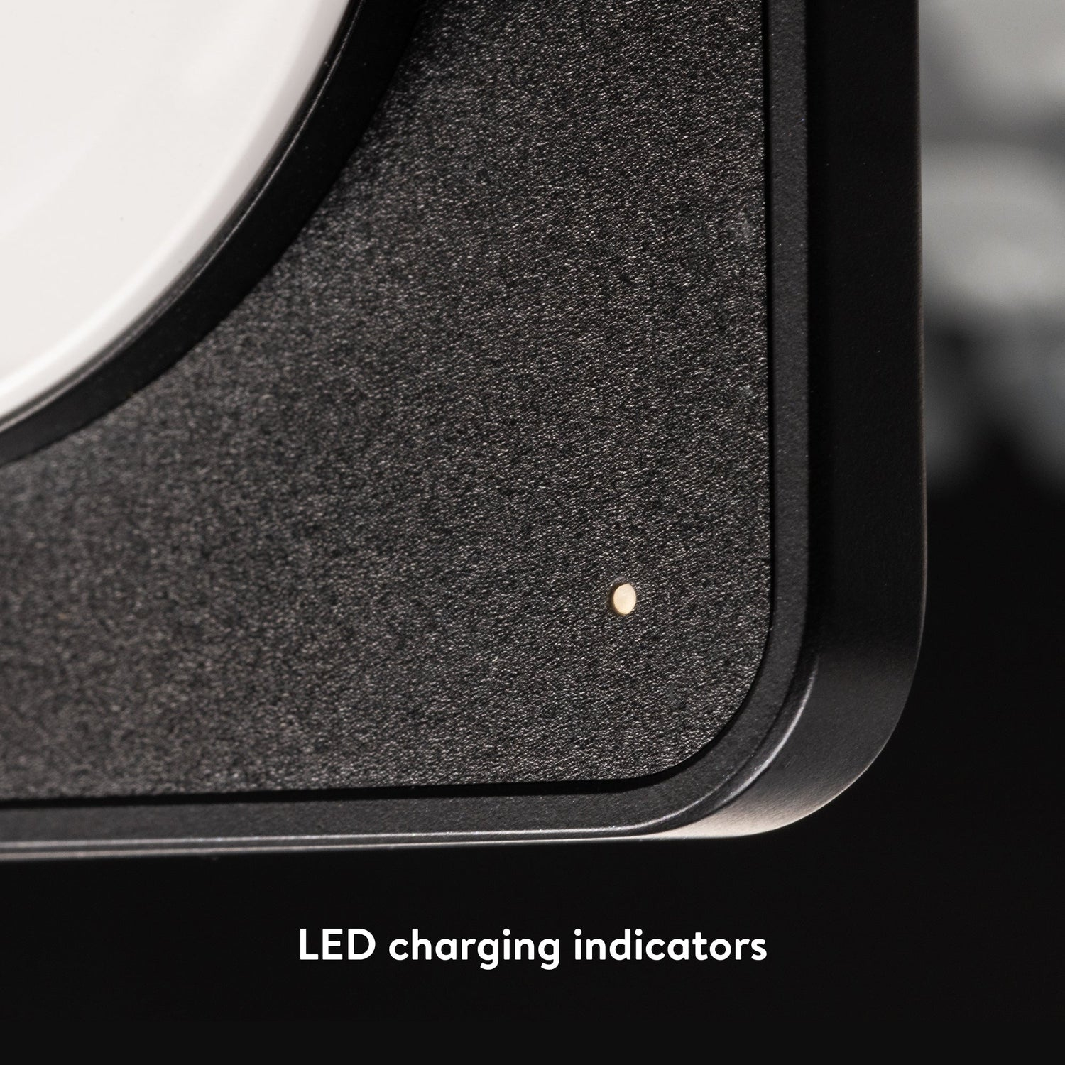 Mous Matte Black Charging Pad with MagSafe – image 6