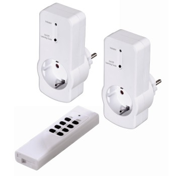00121938 smart plug White