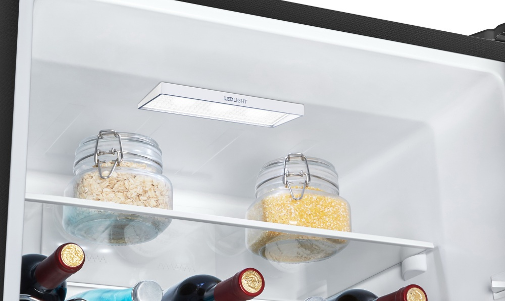 Hisense RB390N4BFE fridge-freezer Freestanding – image 4