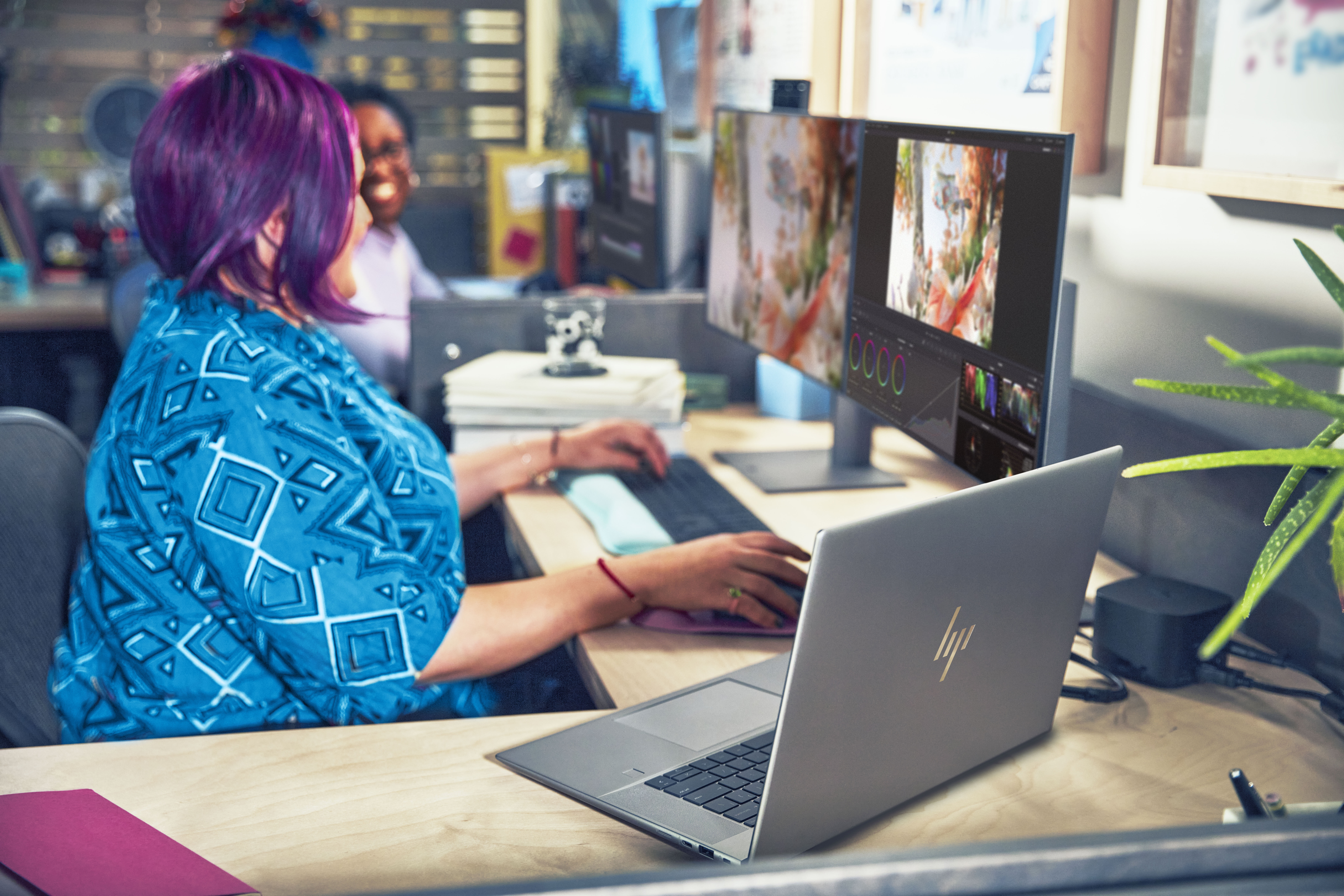 HP ZBook Studio 16 G11 Intel Core Ultra 9 185H Mobile workstation 40.6 cm (16″) WUXGA 32 GB DDR5-SDRAM 1 TB SSD NVIDIA GeForce RTX 4070 Wi-Fi 7 (802.11be) Windows 11 Pro AI Workstation, AI PC Silver image 13