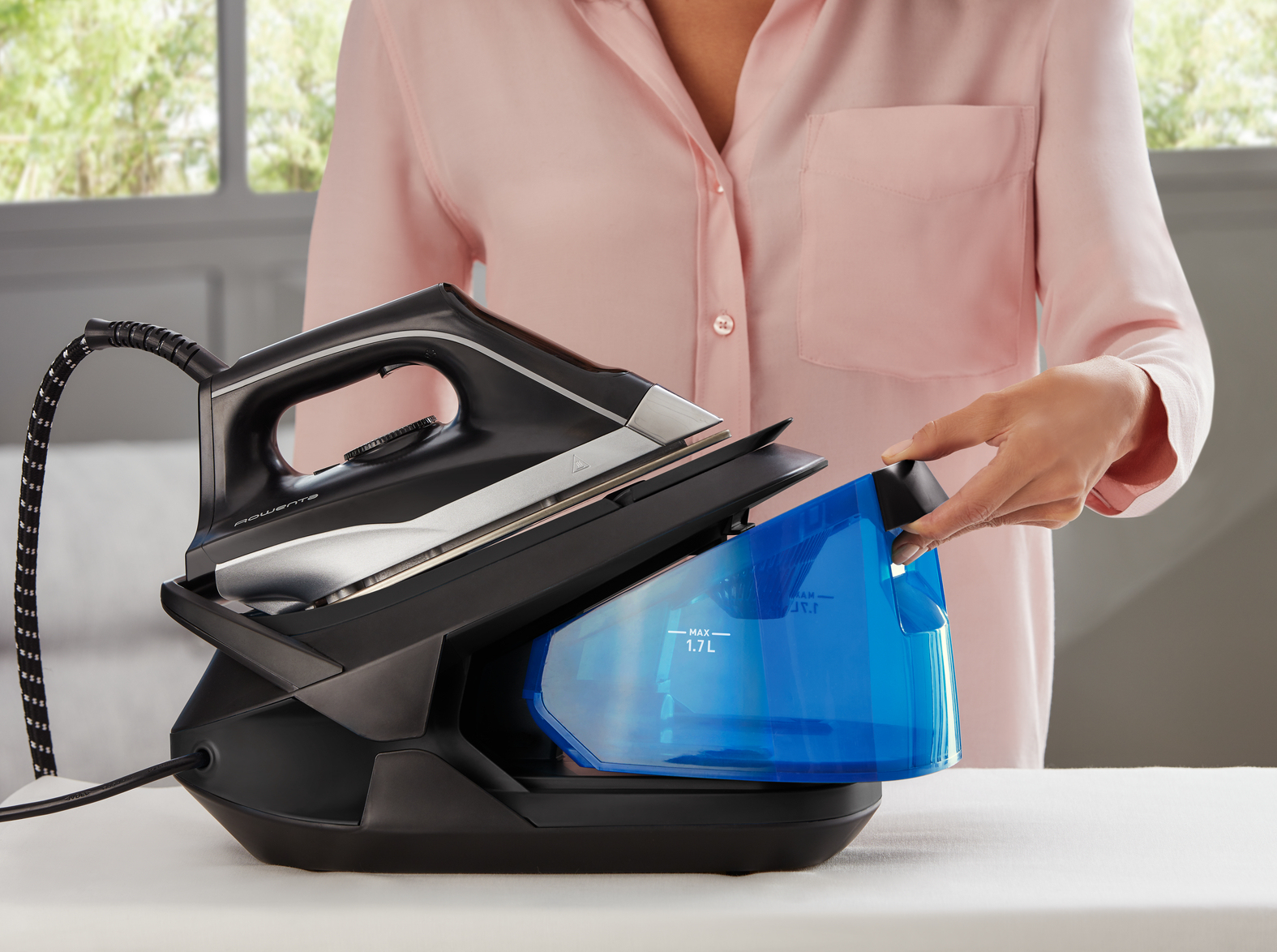 Rowenta VR8320 Pump-driven steam ironing station – image 6