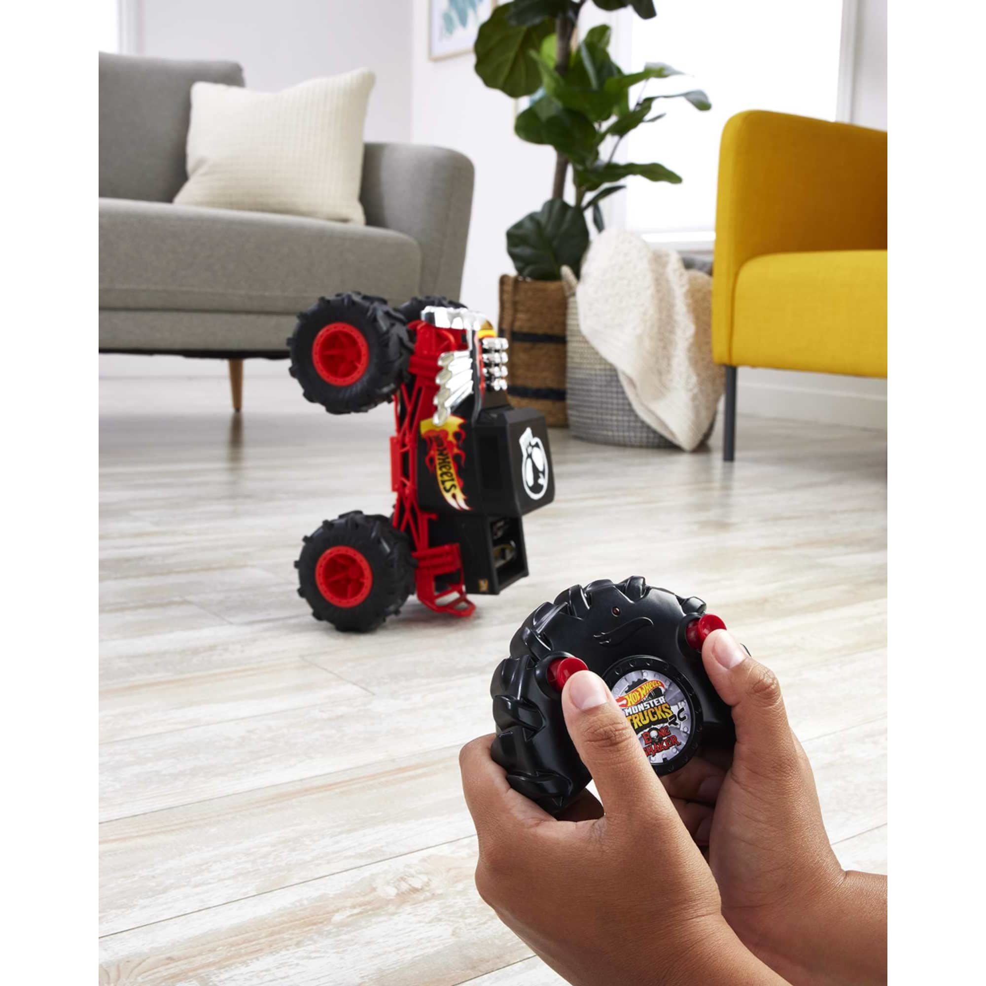 Hot Wheels HGV92 remote controlled toy – image 2