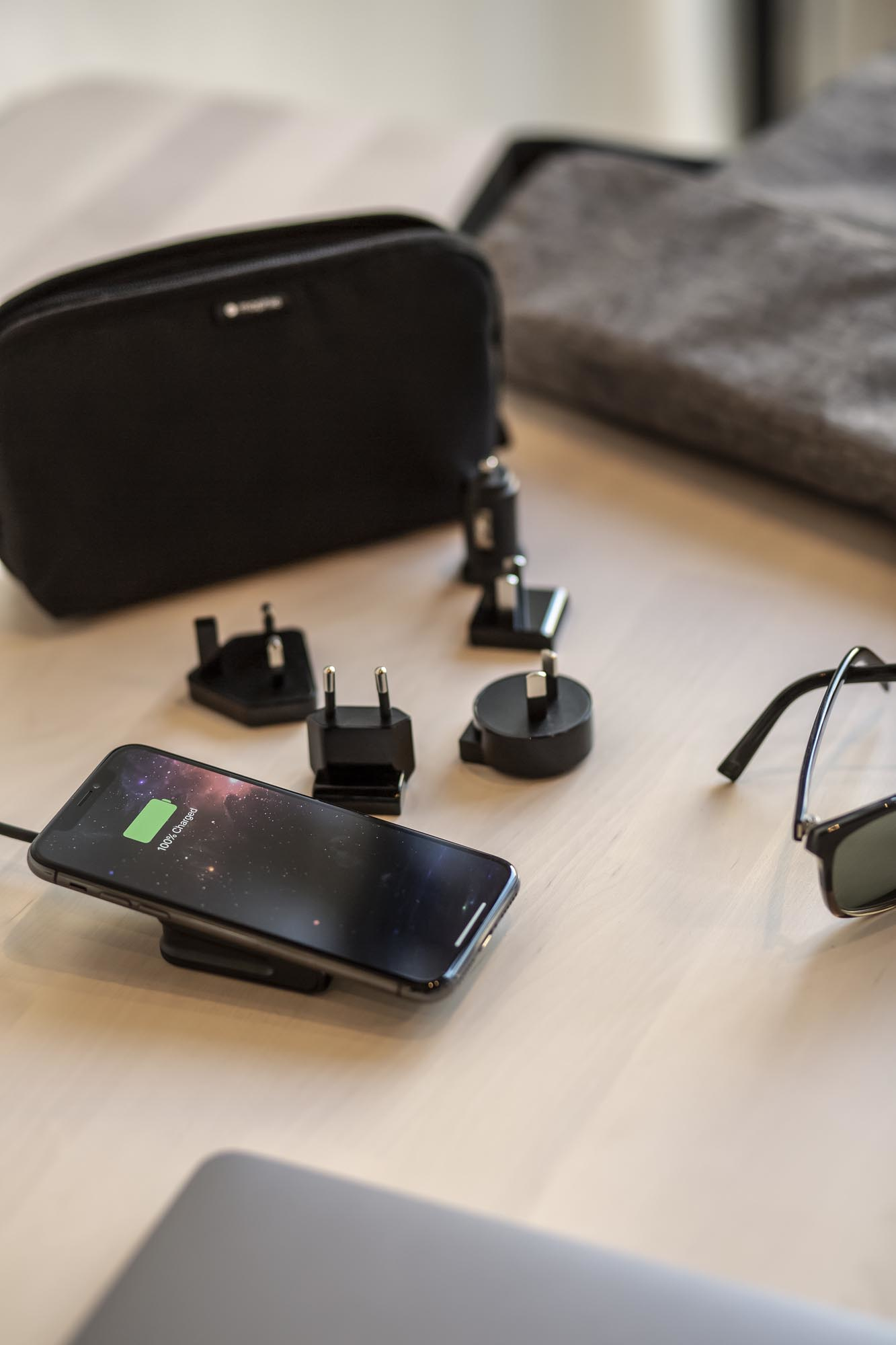 mophie 401302090 mobile device charger Smartphone Black AC, Cigar lighter, USB Wireless charging Indoor – image 3
