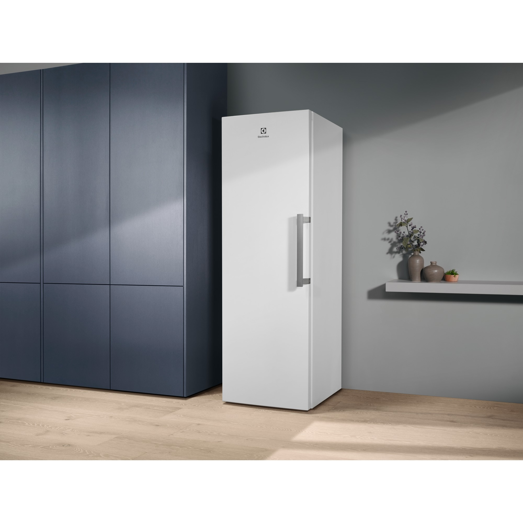Electrolux LUT7ME28W2 Upright freezer Freestanding – image 3