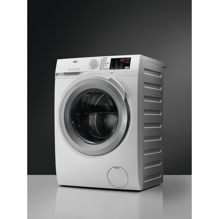 AEG L6FBI86BPS1 washing machine Front-load – image 2