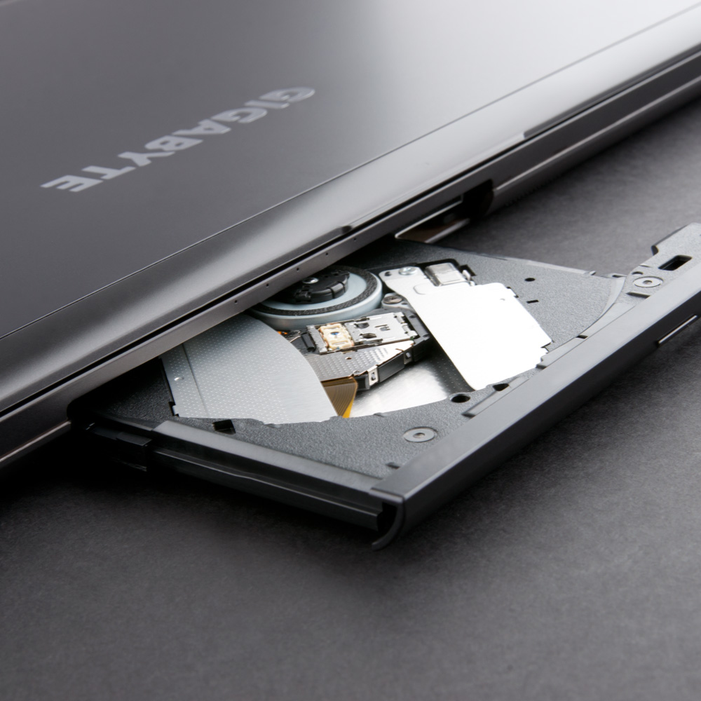 GIGABYTE P35WV5-CF2DE Intel® Core™ i7 i7-6700HQ Laptop – image 3