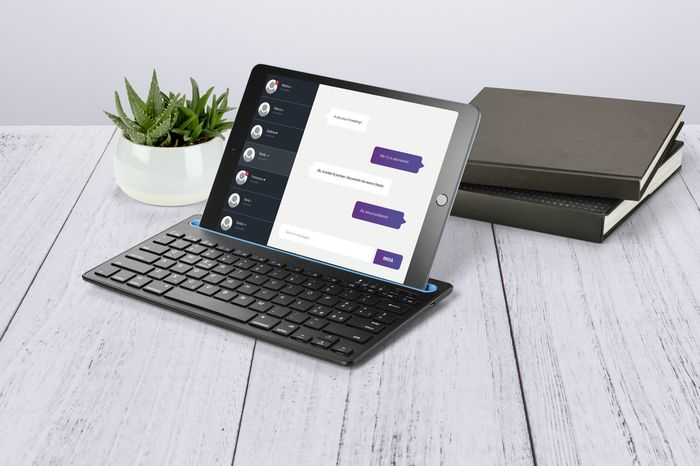 Cellularline STAND KEYBOARD UNIVERSAL FOR SAMSUNG AND APPLE Bluetooth® keyboard with integrated smartphone and tablet support – image 4
