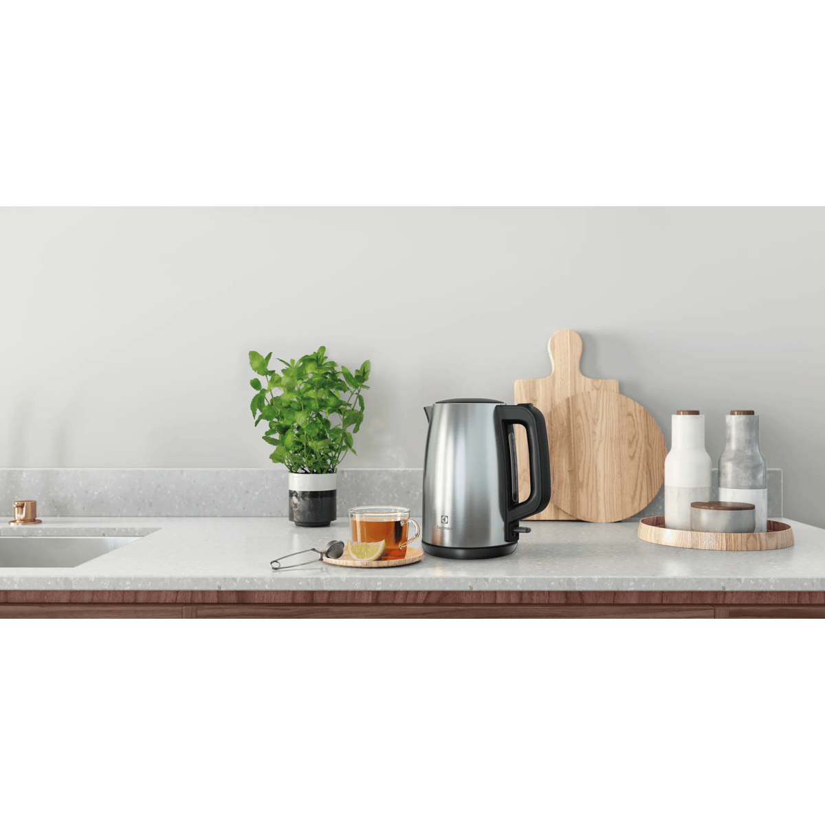 Electrolux E3K1-3ST electric kettle – image 4