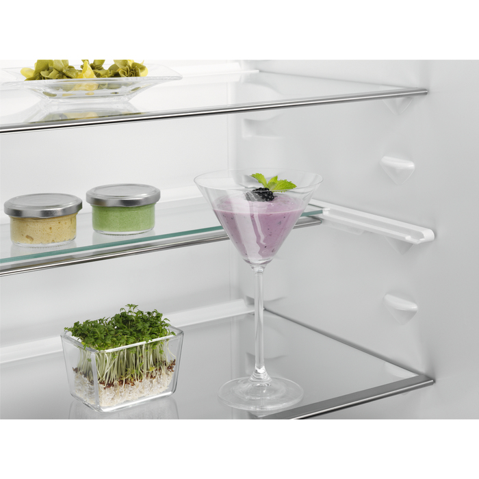 Electrolux ENN12803CW fridge-freezer Built-in – image 5