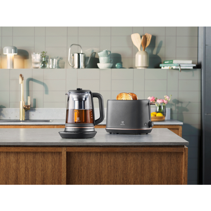 Electrolux E7GK1-8BP electric kettle – image 3