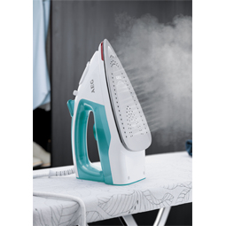 AEG DB5230 Dry & Steam iron Ceramic soleplate – image 5