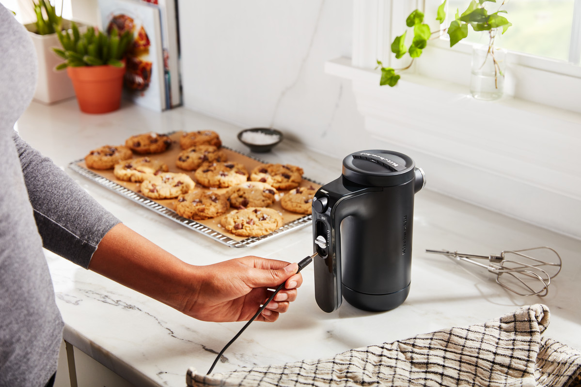 KitchenAid 5KHMB732BBM mixer Hand mixer – image 3