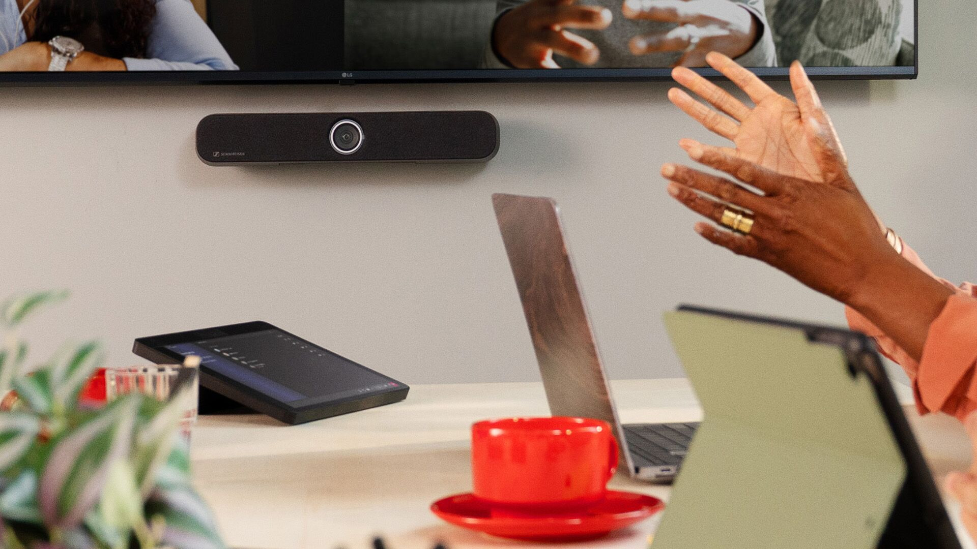 Barco ClickShare Hub Pro & TeamConnect Bar S – image 2
