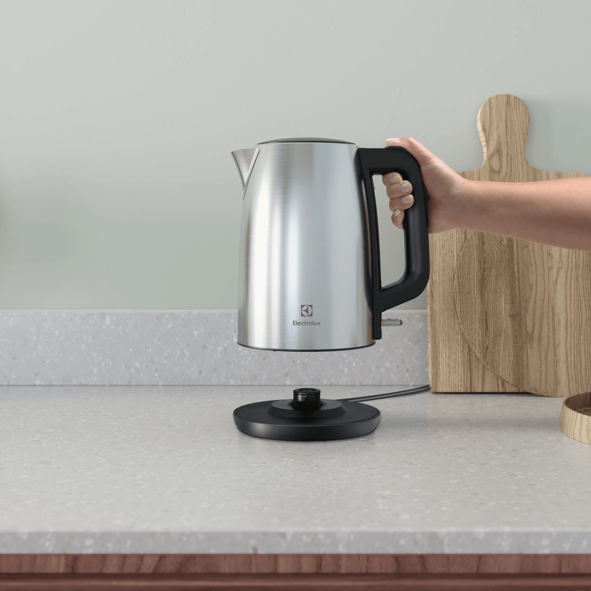 Electrolux E3K1-3ST electric kettle – image 3