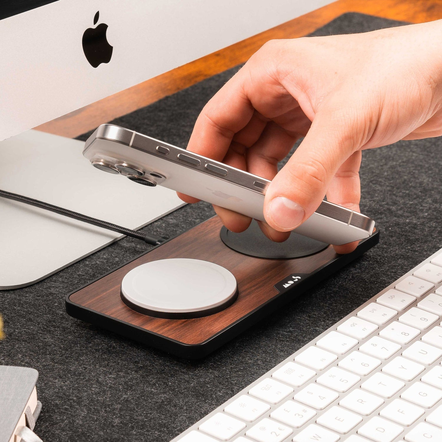 Mous Walnut Charging Station with MagSafe – image 3