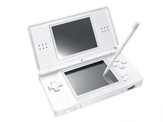 Nintendo DS Lite, + Brain Training – image 3