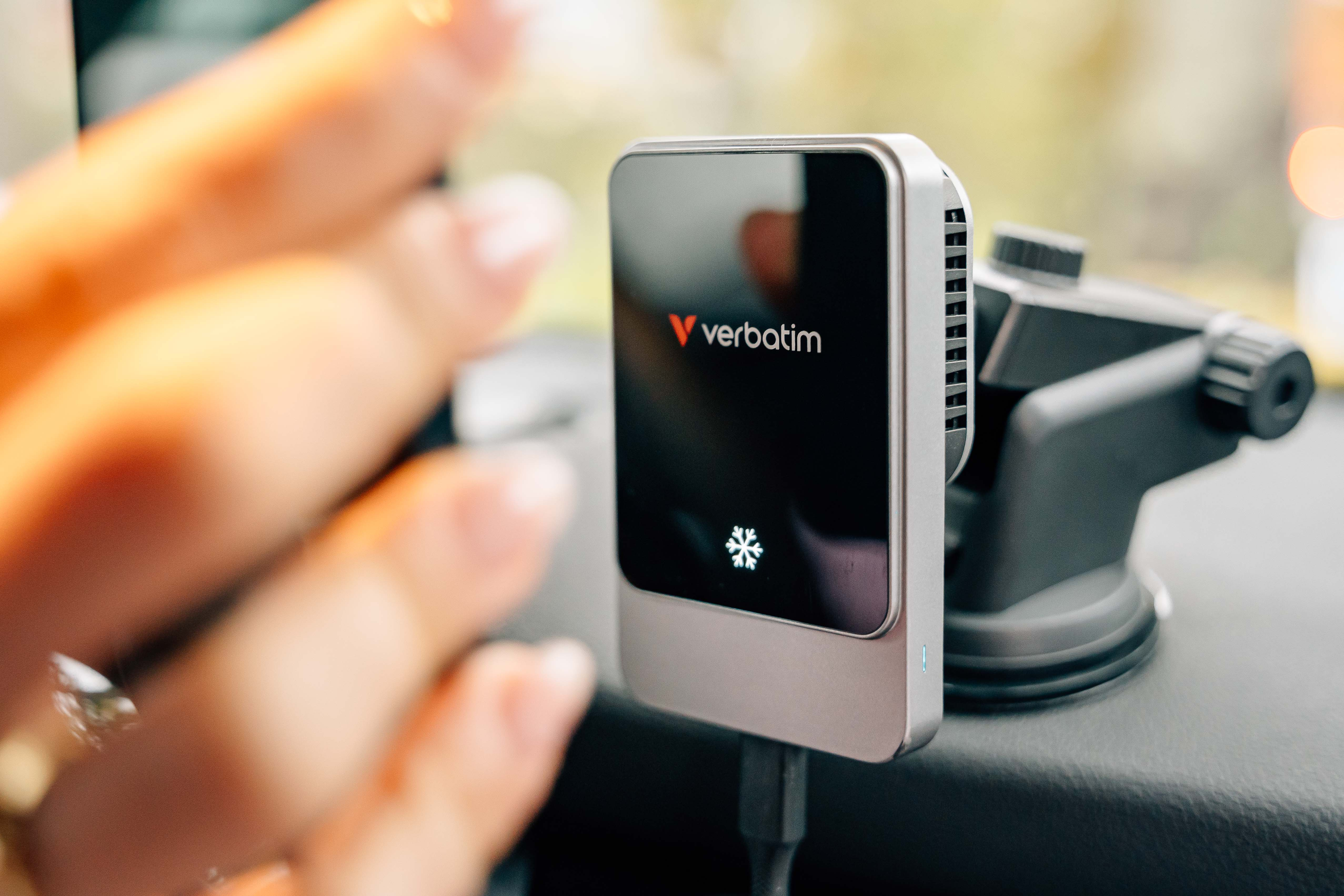 Resim Verbatim Charge 'n' Drive Manyetik Kablosuz Araç Şarj Cihazı, USB Tip-C, 1m Kablo, Siyah