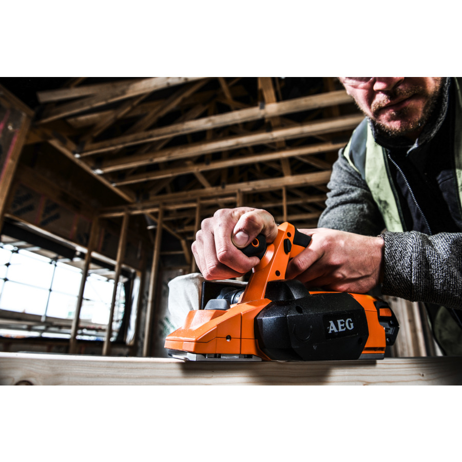 AEG 4935413175 portable sander – image 2