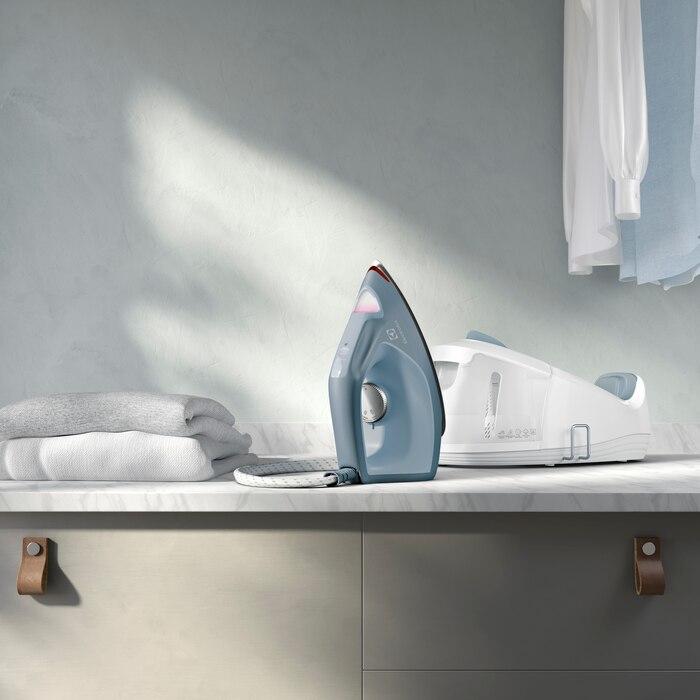 Electrolux E6ST1-6DB 2000 W 1.2 L RESILIUM soleplate Blue, White – image 3
