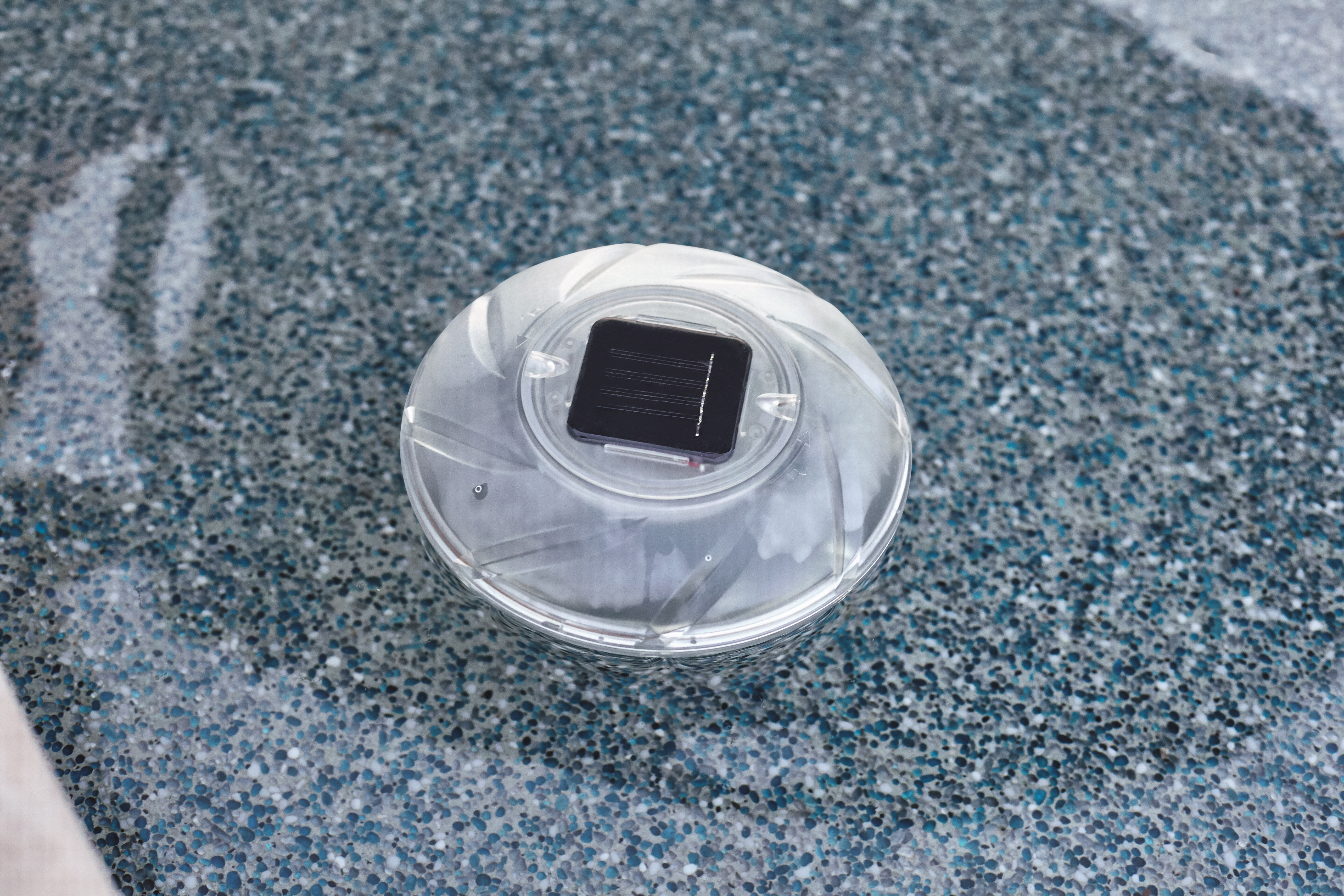 صورة Bestway Solar-Float Lamp - شفاف, LED, متعدد الألوان, 18 سم