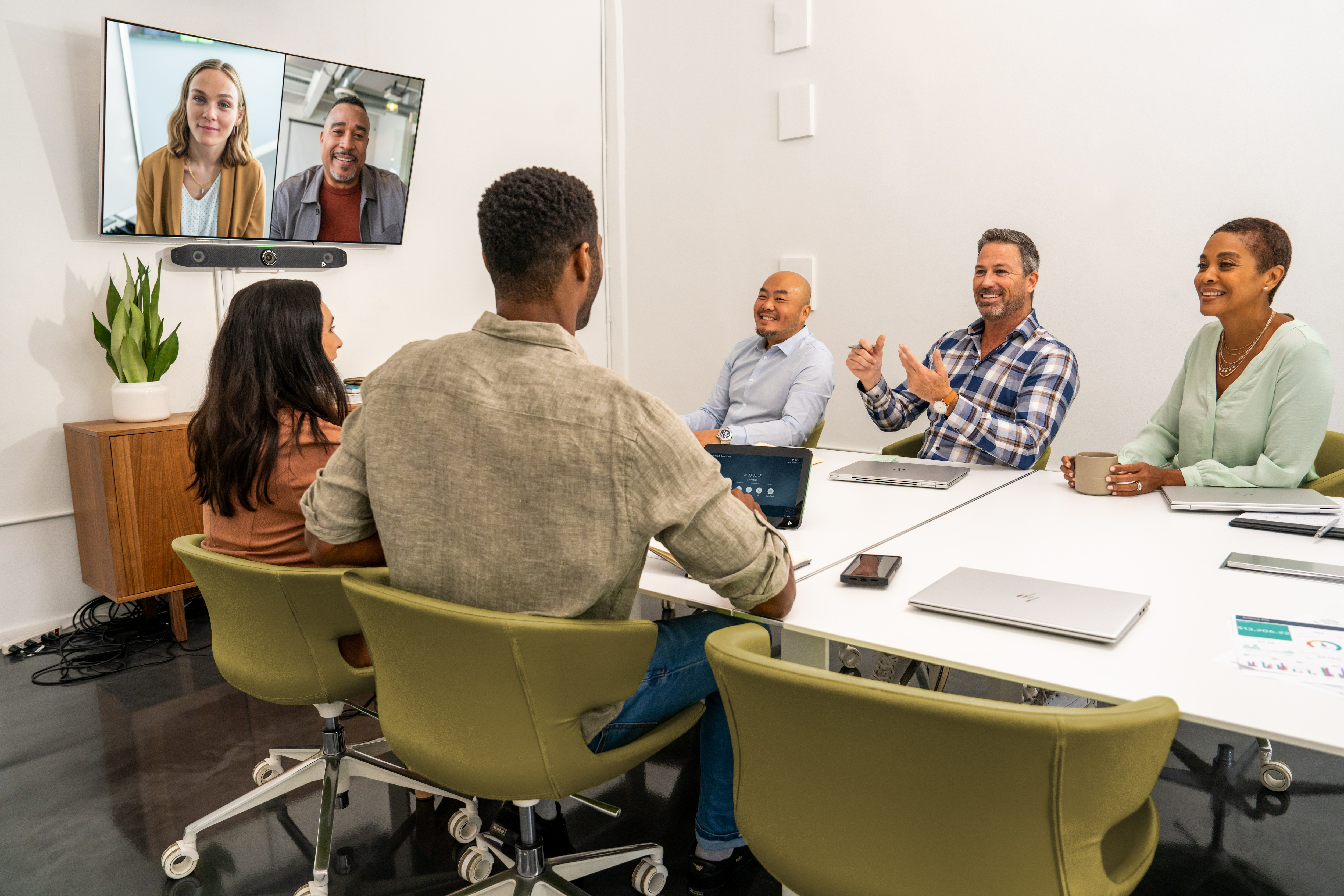 Sistema de Videoconferencia Poly Studio X52 y Poly TC10 - 4K - Control Táctil - Cámara 4K 5x ePTZ Auto-Tracking - Ángulo de Visión 120° - Códec - Altavoz Estéreo - Montaje en Pared - 1 HDMI 1.83m - 1 Cat5e LAN 4.57m - NTSC/PAL - Alimentación: Tipo B NEMA Sistema de Videoconferencia Poly Studio X52 y Poly TC10 - 4K - Control Táctil - Cámara 4K 5x ePTZ Auto-Tracking - Ángulo de Visión 120° - Códec - Altavoz Estéreo - Montaje en Pared - 1 HDMI 1.83m - 1 Cat5e LAN 4.57m - NTSC/PAL - Alimentación: Tipo B NEMA