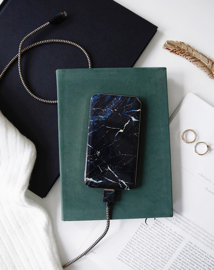 iDeal of Sweden Fashion 5000 mAh Black, Gold – image 4