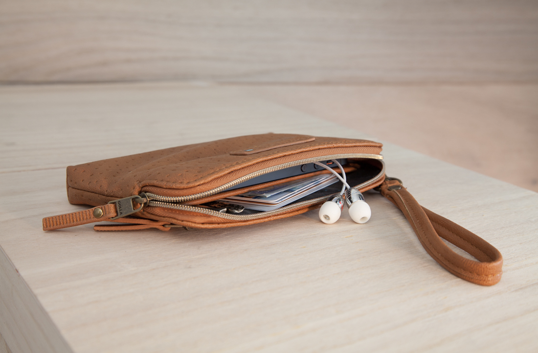 Golla Air Wristlet – image 7