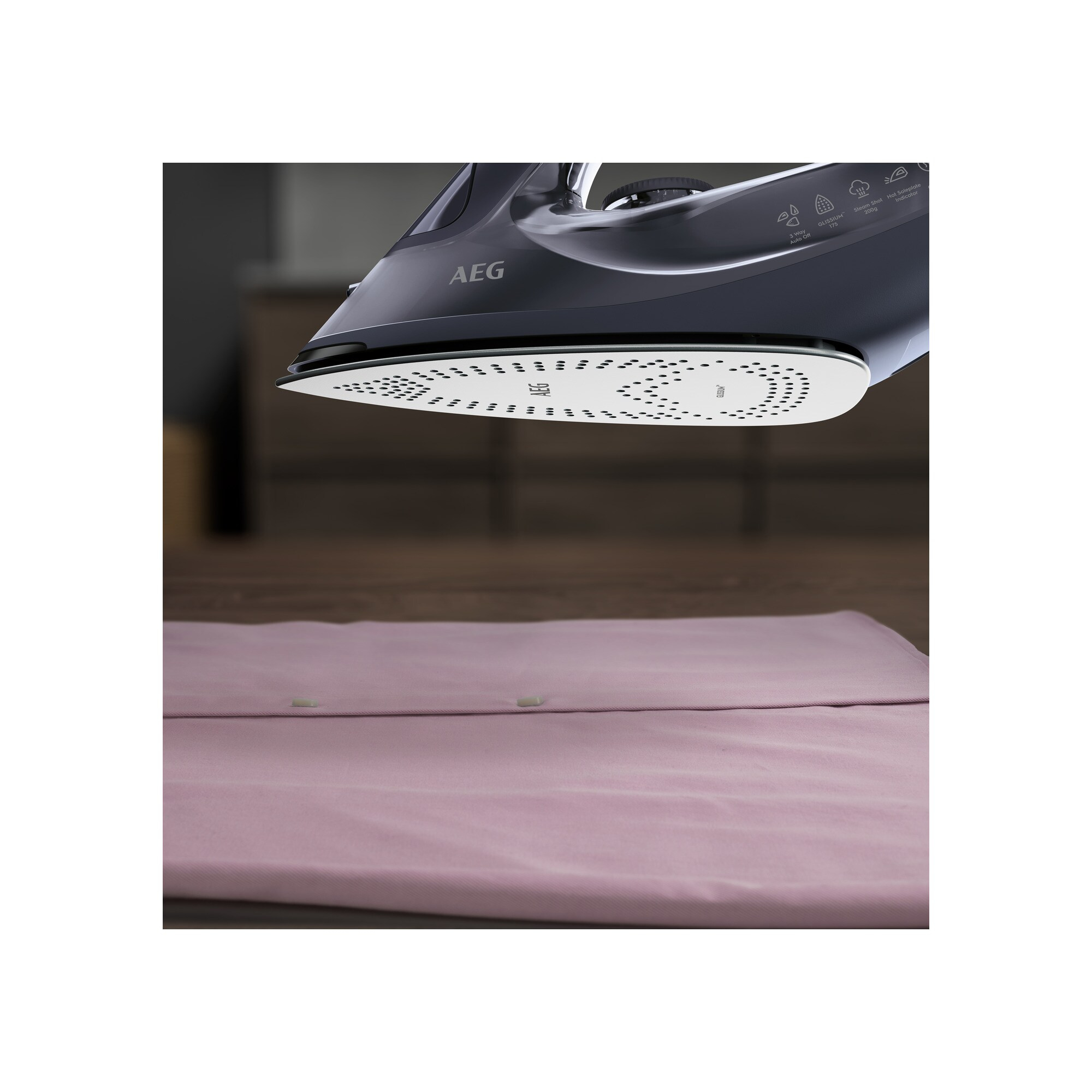 AEG SI6-1-4MN Steam iron Ceramic soleplate – image 5
