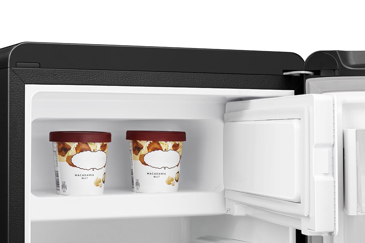 Hisense RR106D4CBF combi-fridge Freestanding – image 8