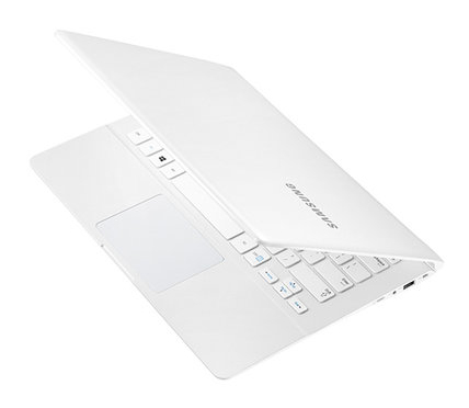 Samsung 9 NT905S3T Laptop – image 1