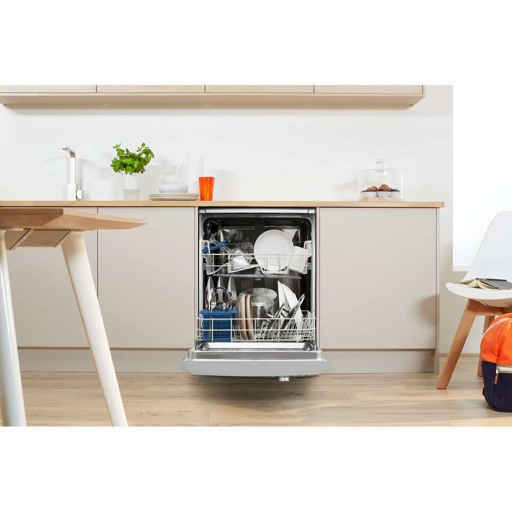 Indesit DFG 26B1 S UK – image 3