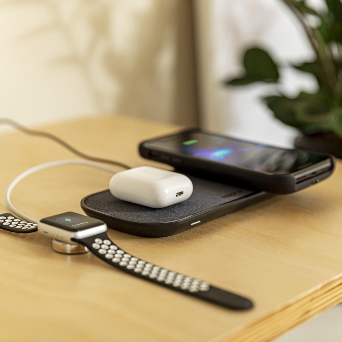 mophie 409903635 mobile device charger Headset, Smartphone Black AC Wireless charging Indoor – image 7