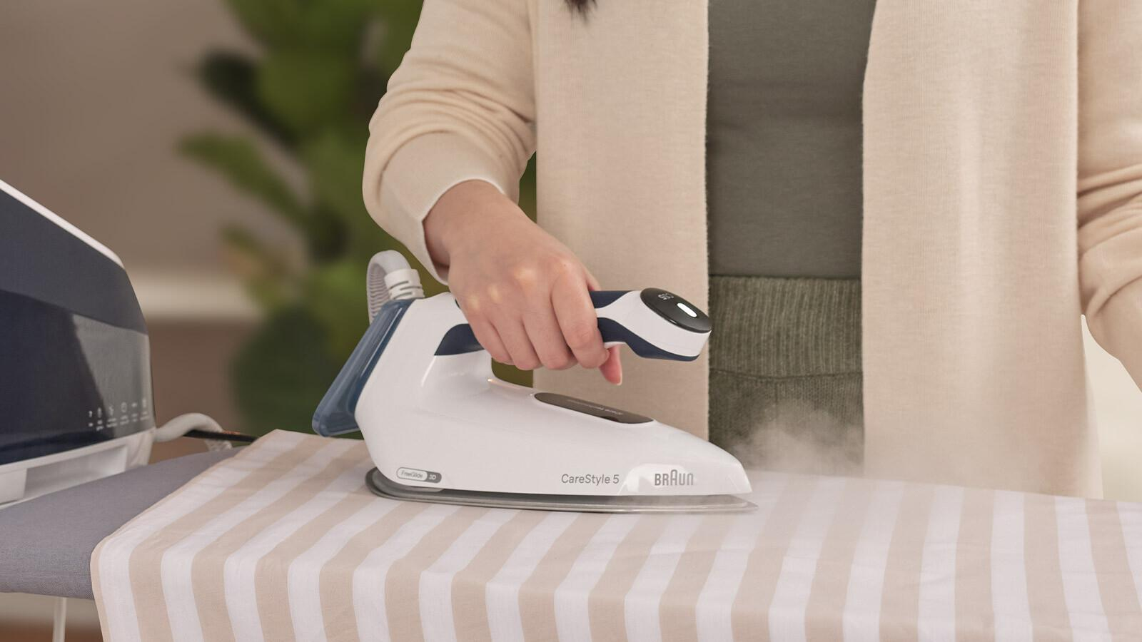 Braun CareStyle 5 IS5245BL Pressurized steam ironing station – image 4