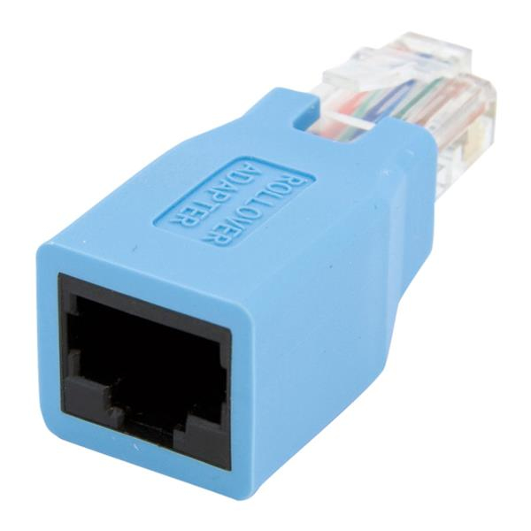 StarTech.com Adaptador Rollover Consola Cisco para Cable RJ45 Ethernet en uso
