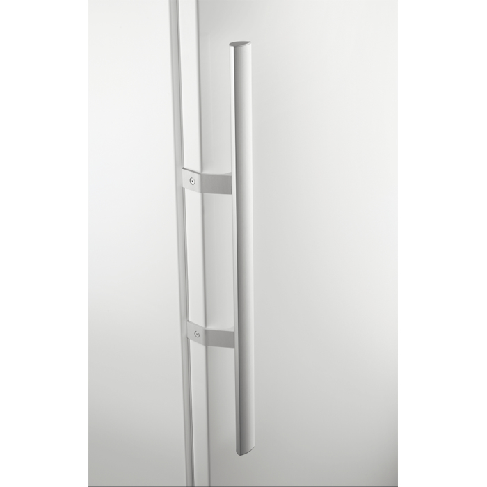 Electrolux ERE3666MFW fridge Freestanding – image 4